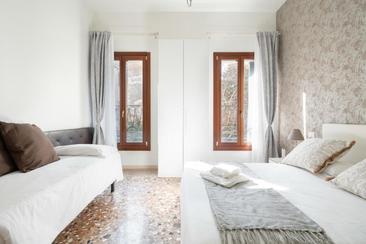 Accademia Charm Apartments By Wonderful Italy Венеция Экстерьер фото
