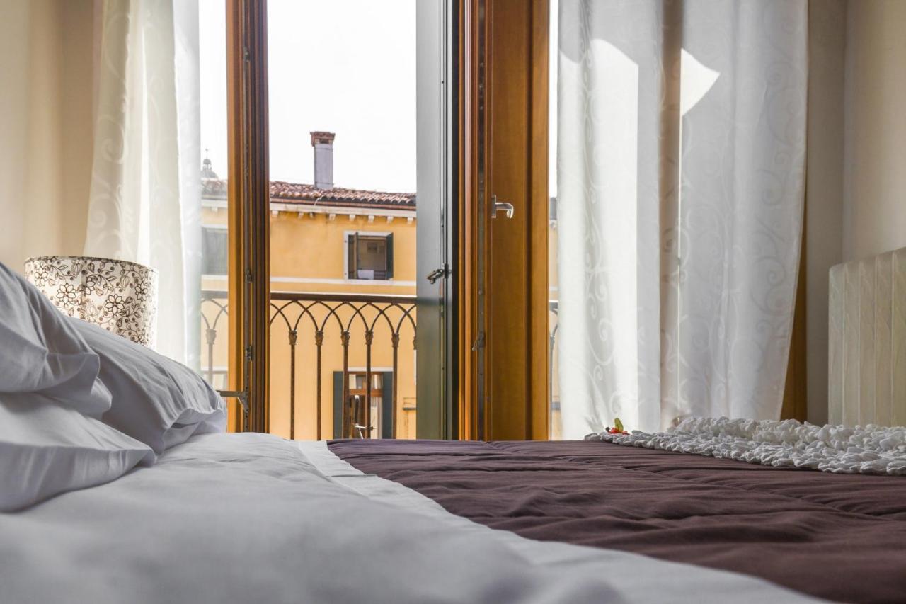 Accademia Charm Apartments By Wonderful Italy Венеция Экстерьер фото
