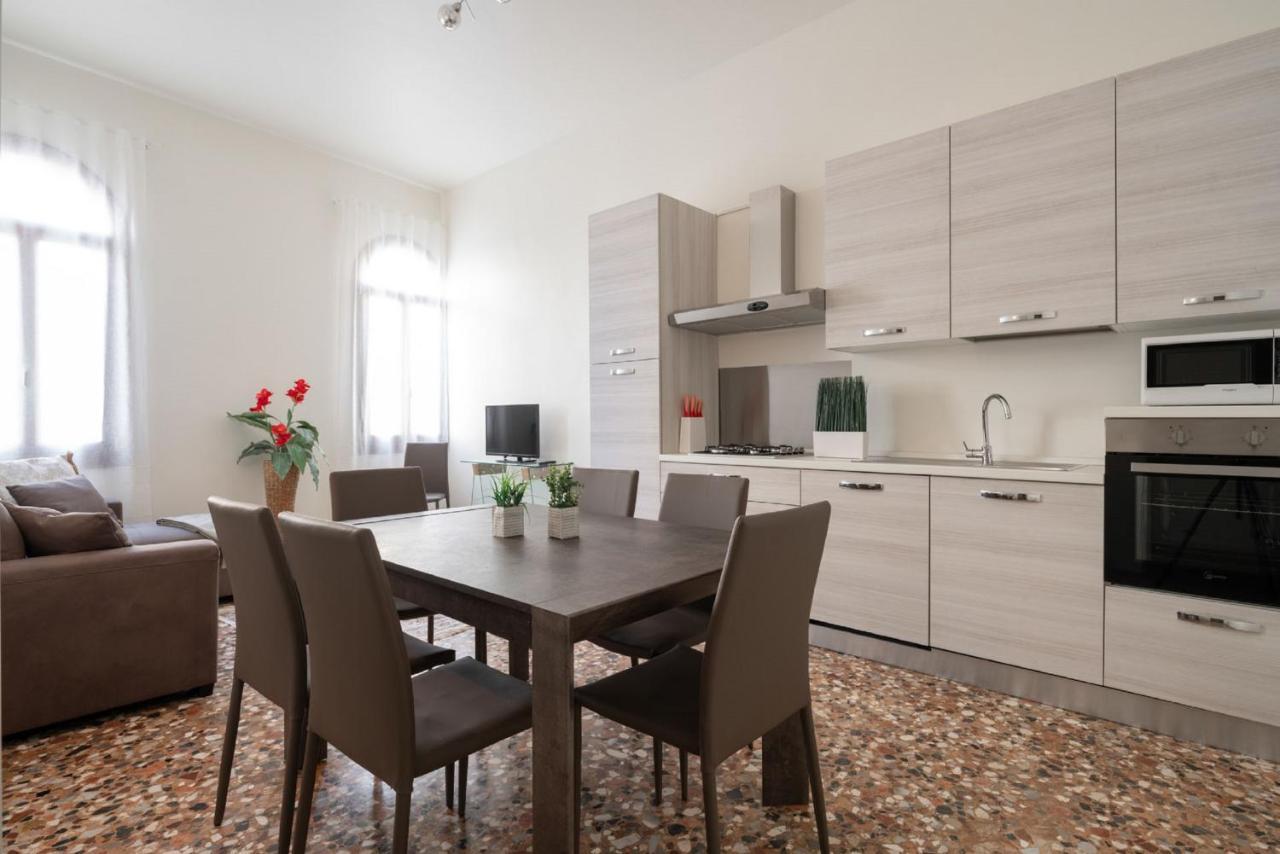 Accademia Charm Apartments By Wonderful Italy Венеция Экстерьер фото