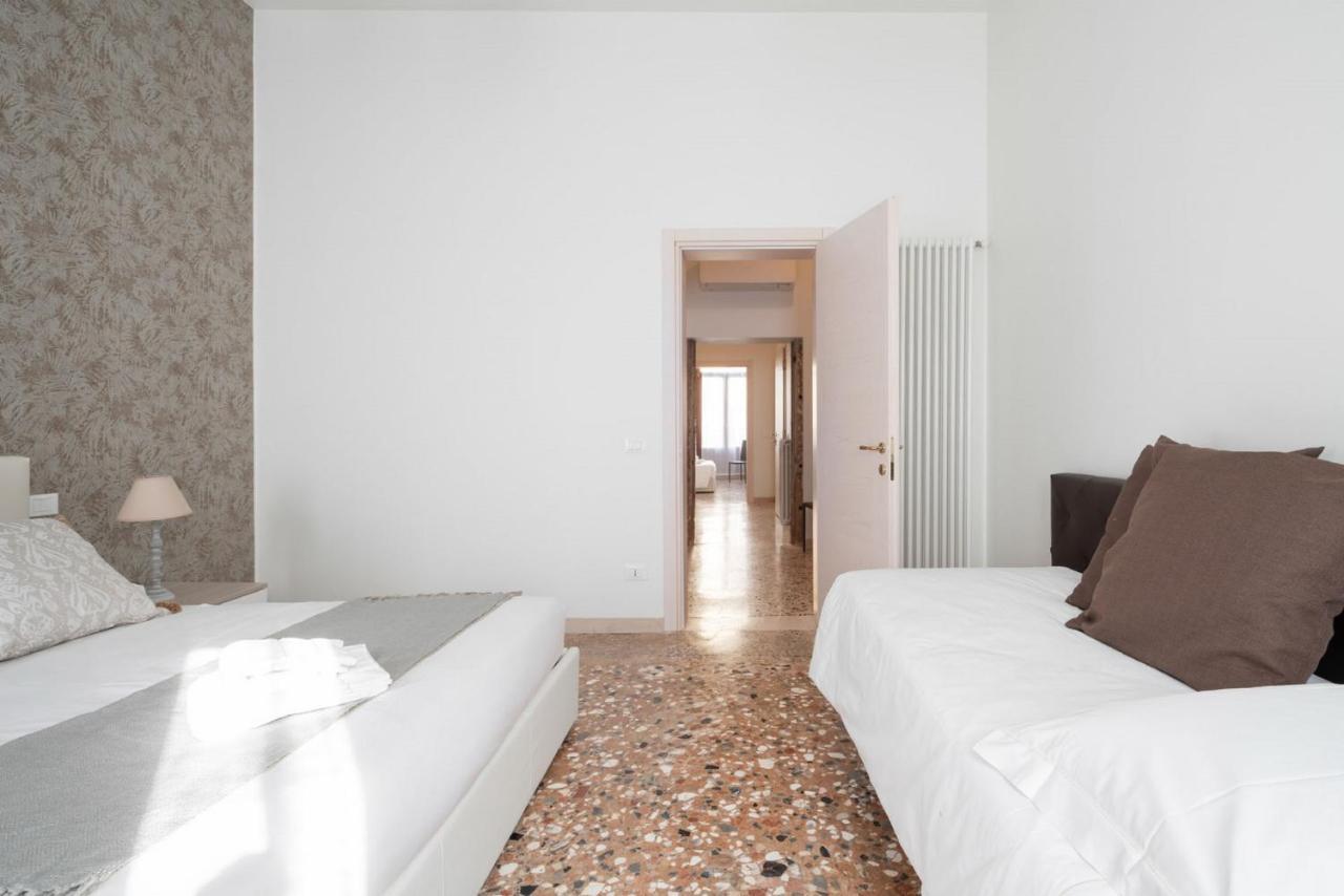 Accademia Charm Apartments By Wonderful Italy Венеция Экстерьер фото