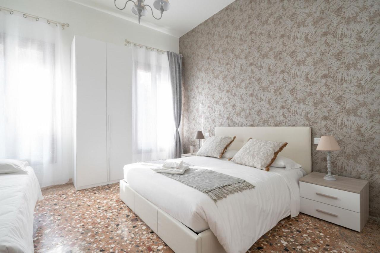 Accademia Charm Apartments By Wonderful Italy Венеция Экстерьер фото