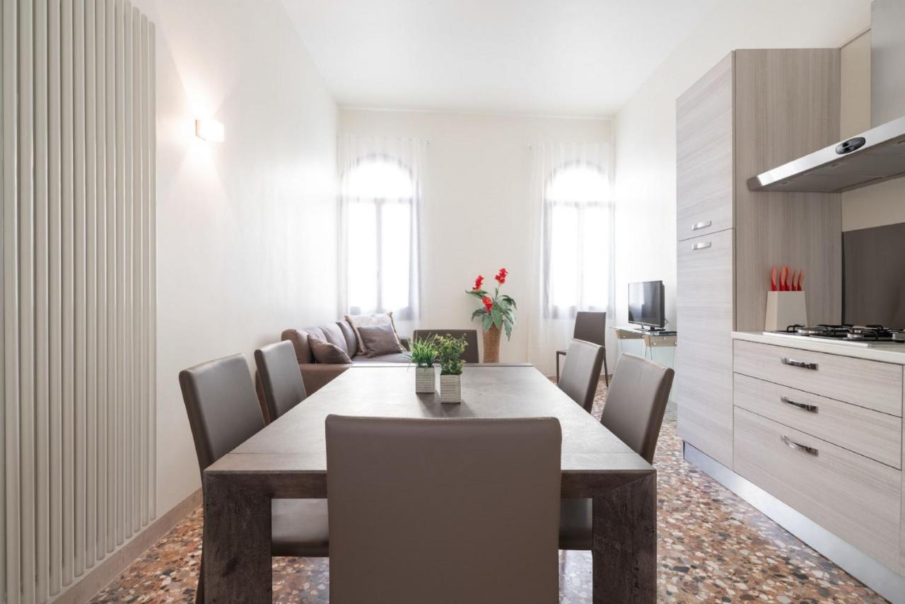 Accademia Charm Apartments By Wonderful Italy Венеция Экстерьер фото