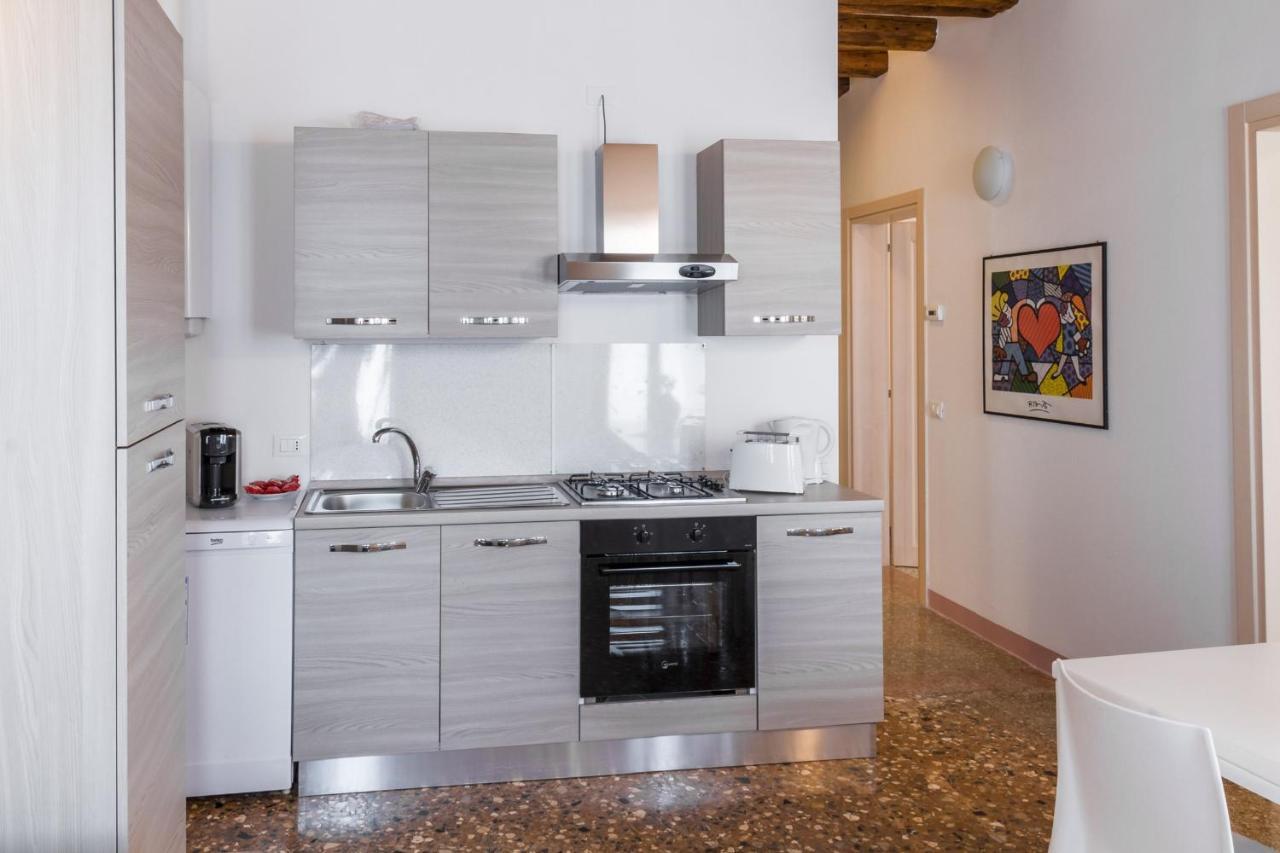 Accademia Charm Apartments By Wonderful Italy Венеция Экстерьер фото