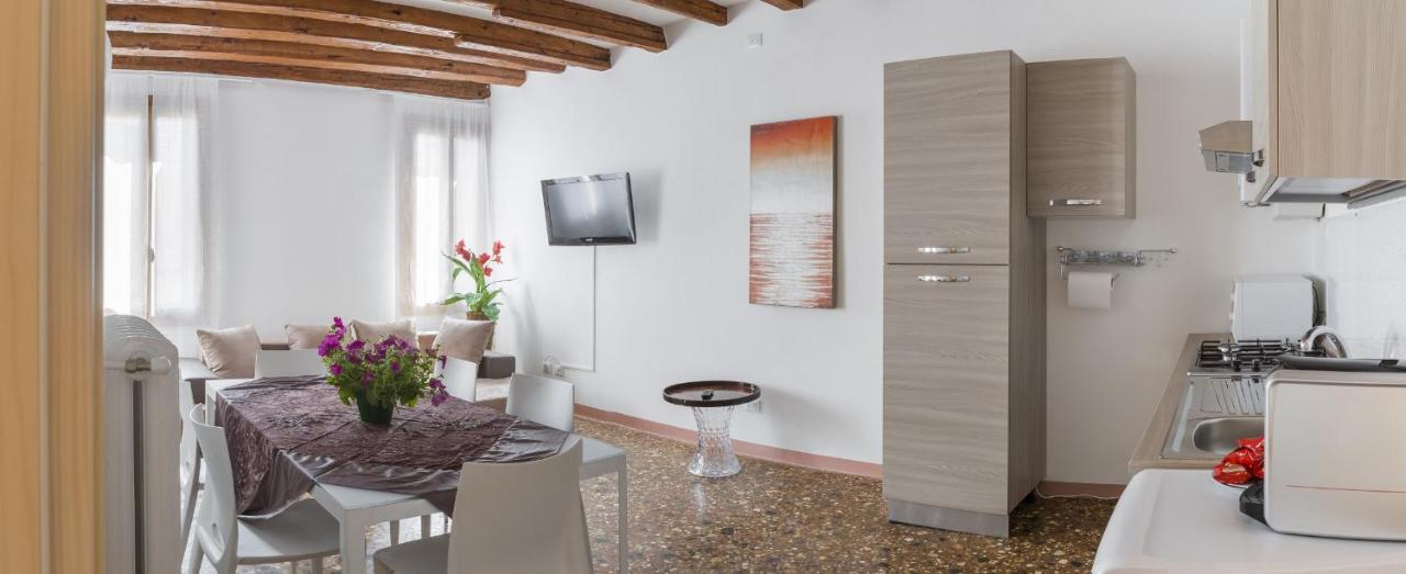 Accademia Charm Apartments By Wonderful Italy Венеция Экстерьер фото