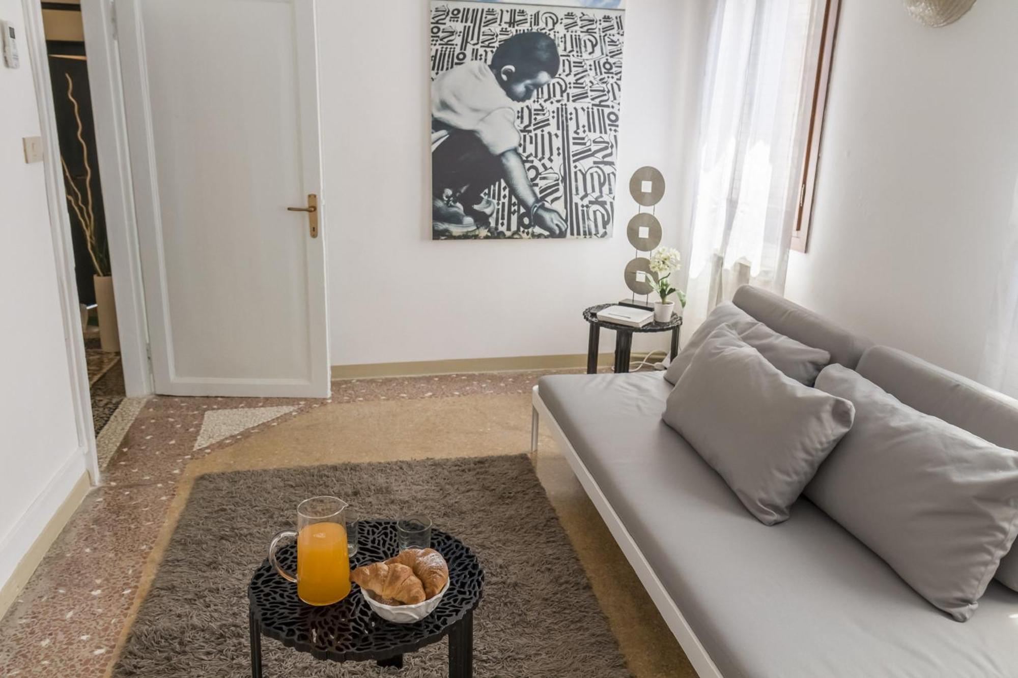 Accademia Charm Apartments By Wonderful Italy Венеция Экстерьер фото