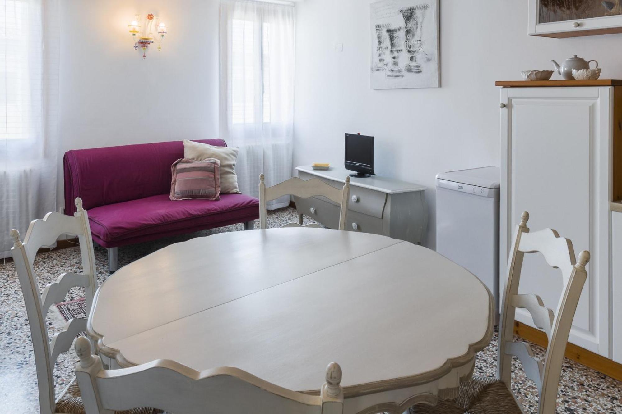 Accademia Charm Apartments By Wonderful Italy Венеция Экстерьер фото