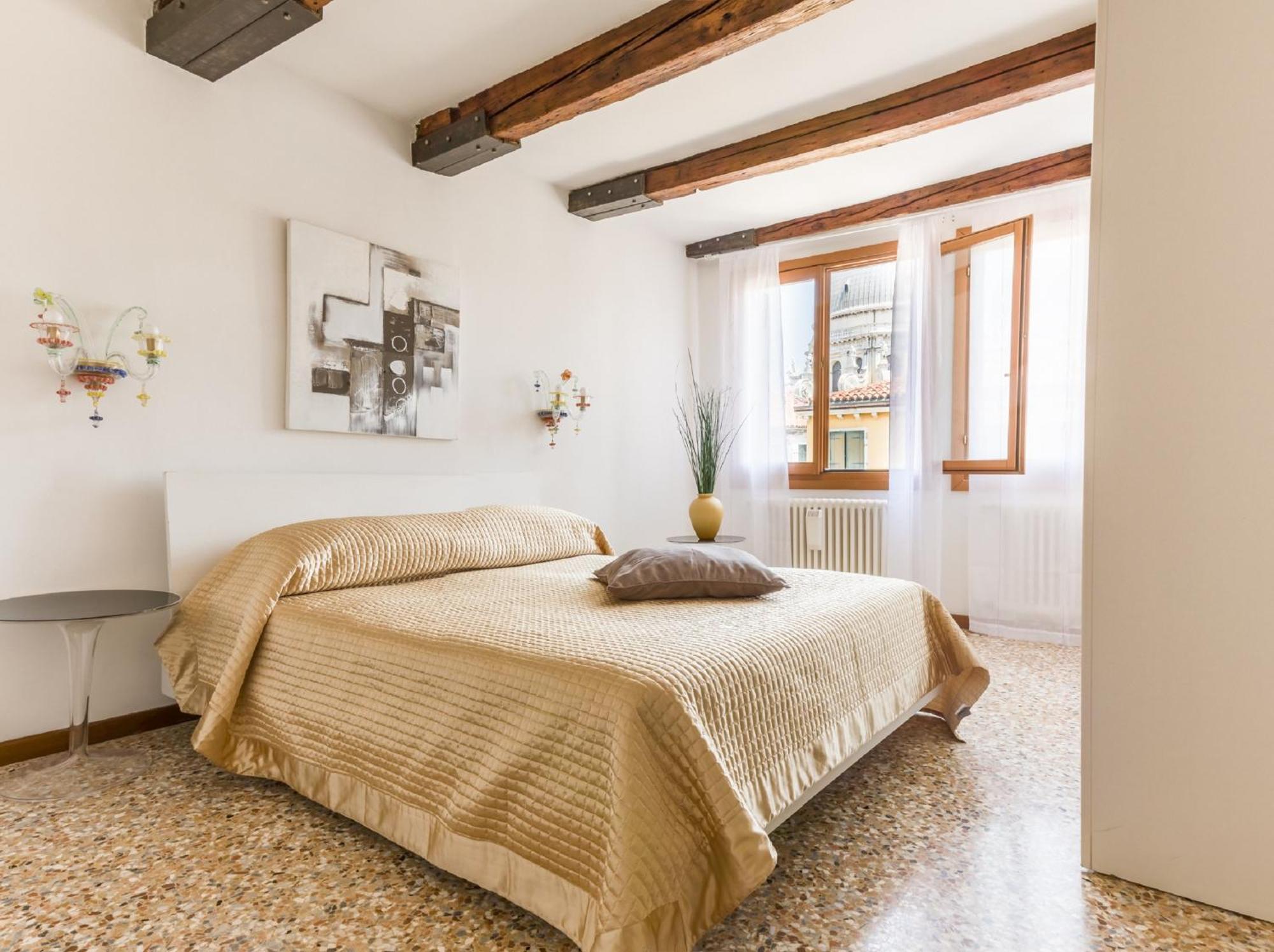 Accademia Charm Apartments By Wonderful Italy Венеция Экстерьер фото