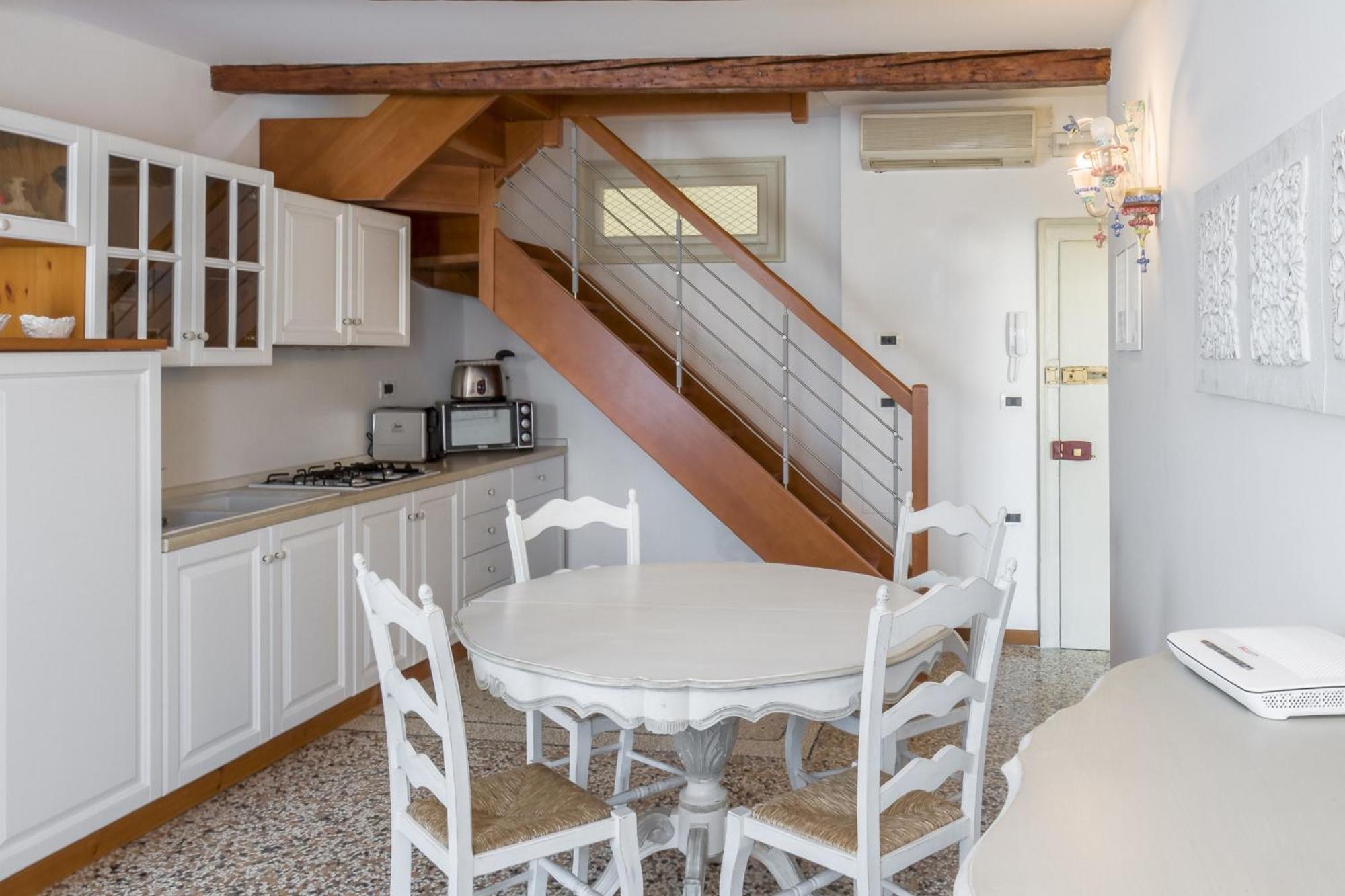 Accademia Charm Apartments By Wonderful Italy Венеция Экстерьер фото