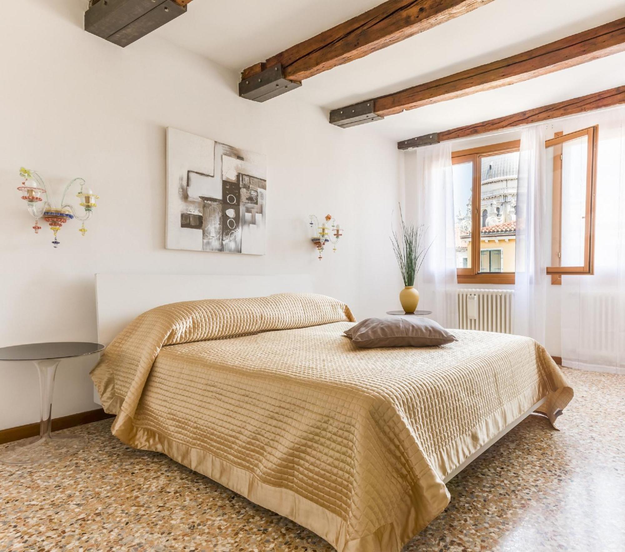 Accademia Charm Apartments By Wonderful Italy Венеция Экстерьер фото