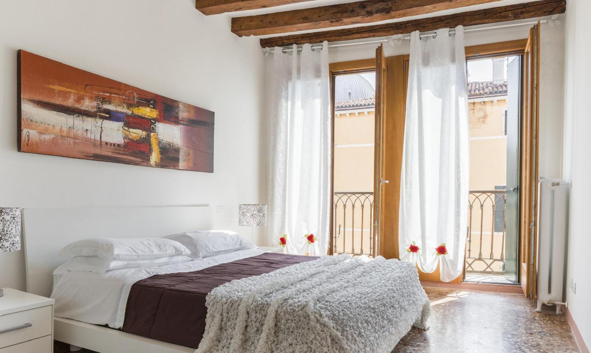Accademia Charm Apartments By Wonderful Italy Венеция Экстерьер фото