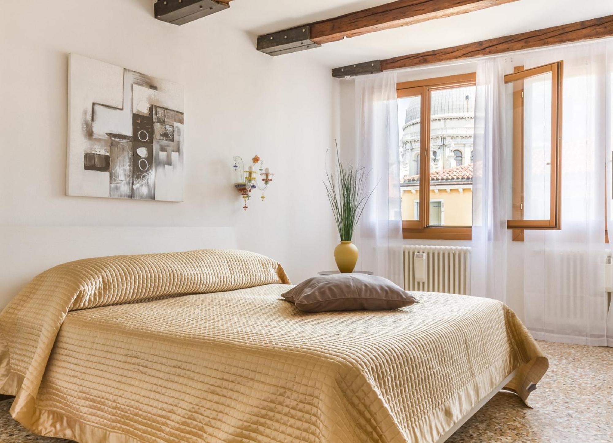 Accademia Charm Apartments By Wonderful Italy Венеция Экстерьер фото